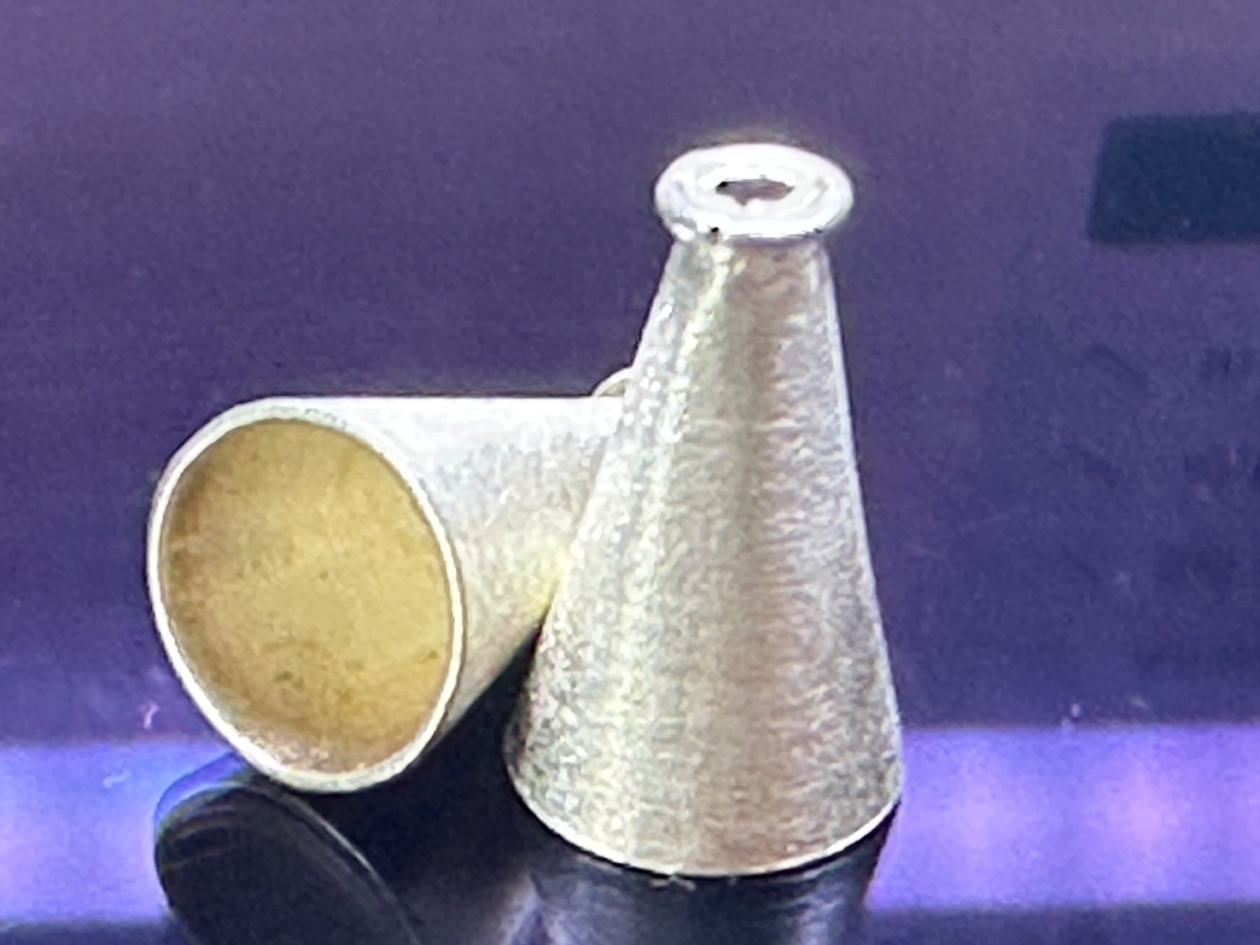 Perle (finte): 2 St. 925 Silber Schmuck Perlenkappen / Endkappen matt – Nuovo (secondo la descrizione) da Langenthal venduto da Seelenfreunde 1