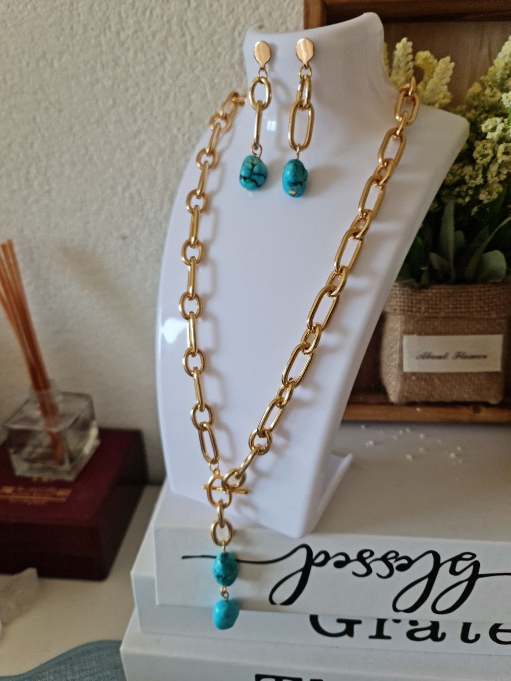 Altri gioielli: Gold Chain Necklace with Turquoise - Summer Statement! – Nuovo (secondo la descrizione) da Bouveret venduto da dou_g8q7 3