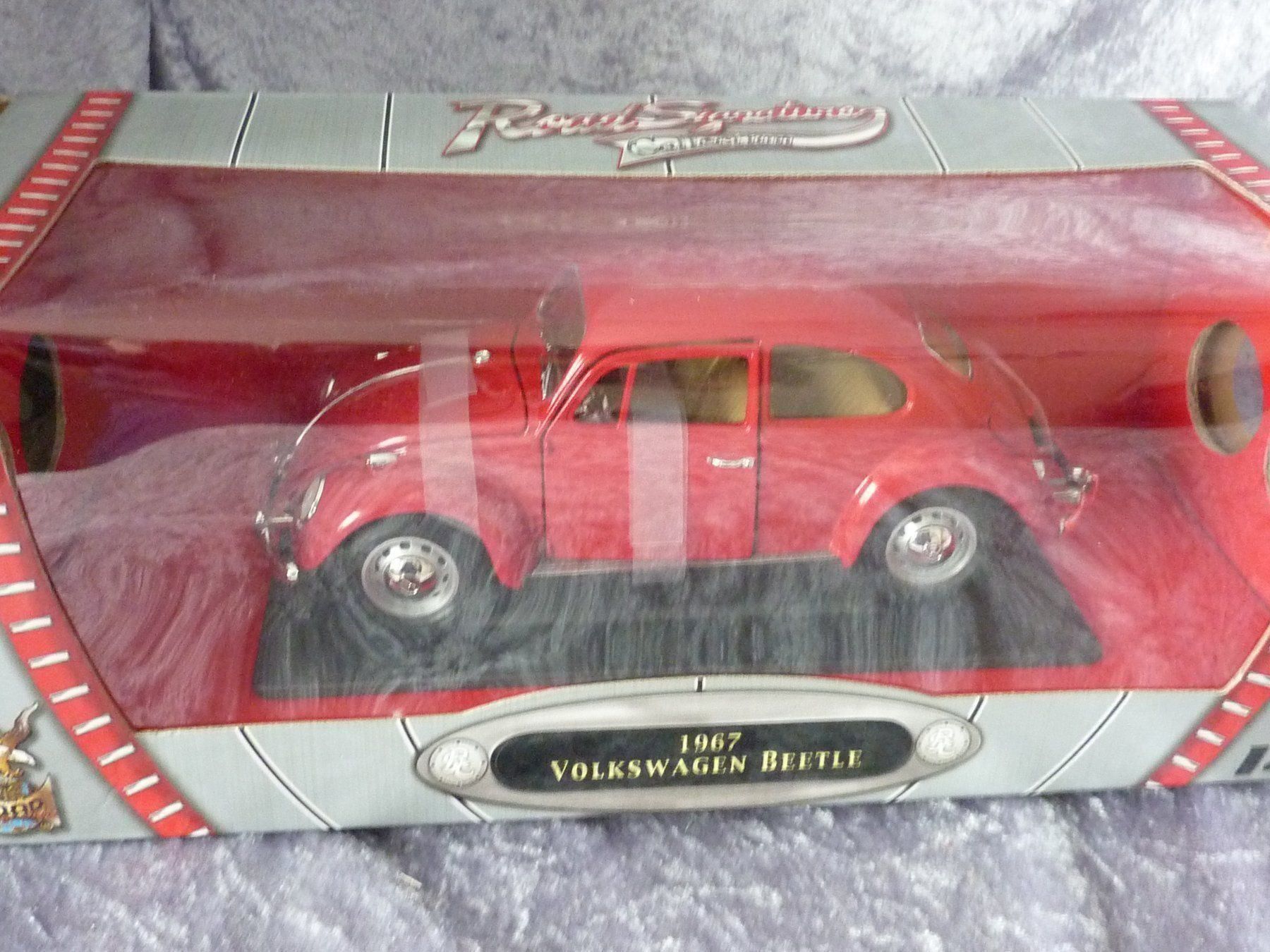 Volkswagen Modellini d'auto: VW Käfer 1967  1:18 – Nuovo e nell'imballaggio originale da Dürrenäsch venduto da modellautos4you 1