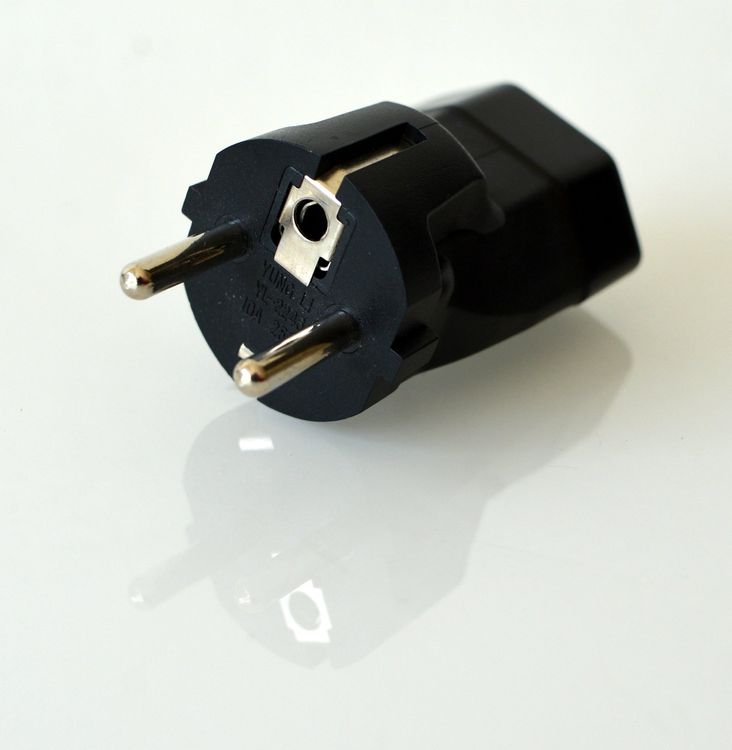3 Pol Adapter Stecker Schweiz >>>> EU Schuko ( Deutschland ) Kaufen