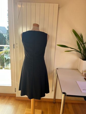 Kleid / Schwarz / Grösse 36