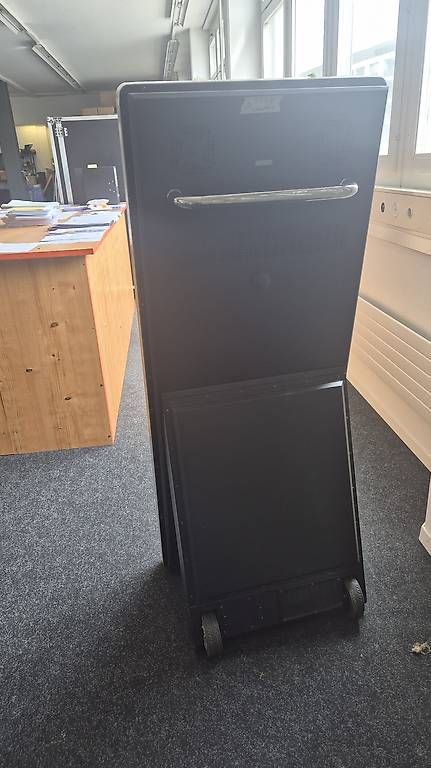 Monitor: Screenpose Werbescreen Aufsteller – Usato da Kerns venduto da Naturalpower 1