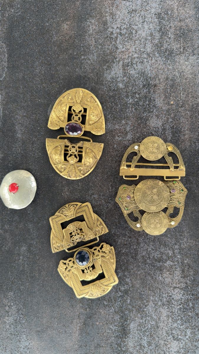 Boucles de ceinture: 3 Gürtelschnallen goldfarbig – Neuf (Voir description) à Erlinsbach par pulverschneegut