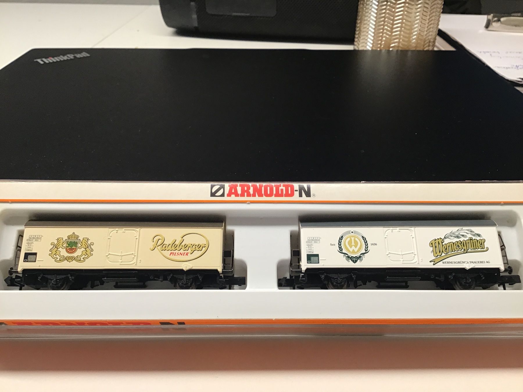 Arnold Modellini di ferrovie: Arnold N Bierwagen-Set Paderborger/Wernesgrüner, – Usato da Männedorf venduto da Modell-Spezialisten