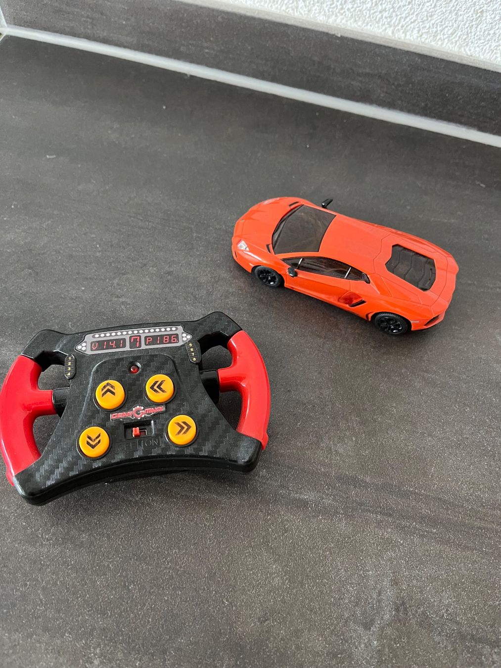 Jouets: Ferngesteuertes Auto – D'occasion à Bösingen par kaisten2