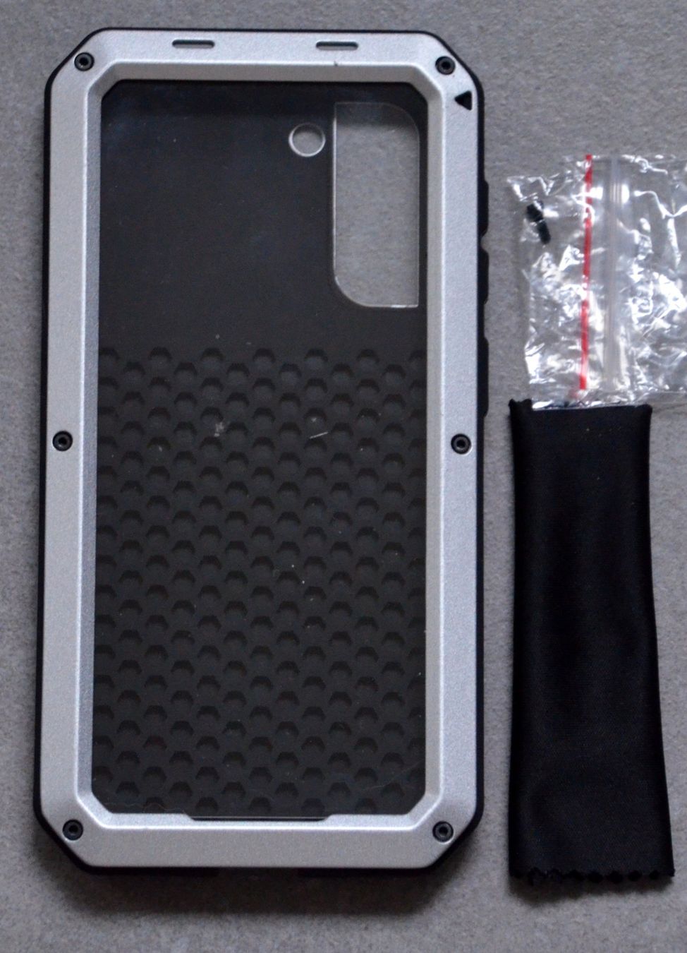 Samsung Cover & Protezioni schermo: Samsung S21 Hülle  / étui – Usato da Collonges venduto da arashee