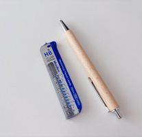 Neu! Holz-Druckbleistift mit Bleistiftminen, 0.5 mm, HB