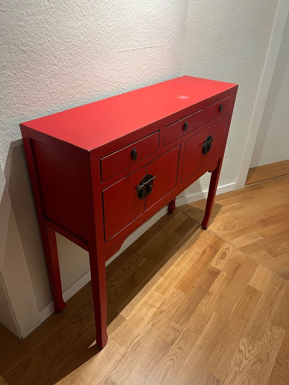 Commodes: Chinesische Sideboard / Kommode rot mit 3 Schubladen 4 Türen – D'occasion à Zürich par oli_y6vc 2