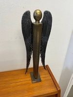 Jolie statuette d'ange signée