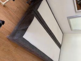 Boxspringbett 140 x 200 cm mit Motor