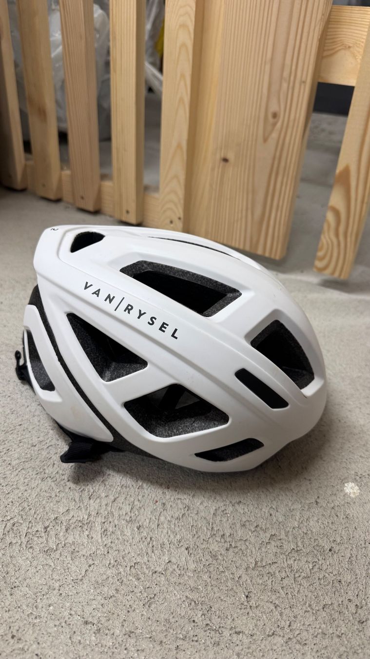 Van Rysel Caschi: Fahrradhelm Van Rysel weiss – Usato da Zürich venduto da lisa_hpf
