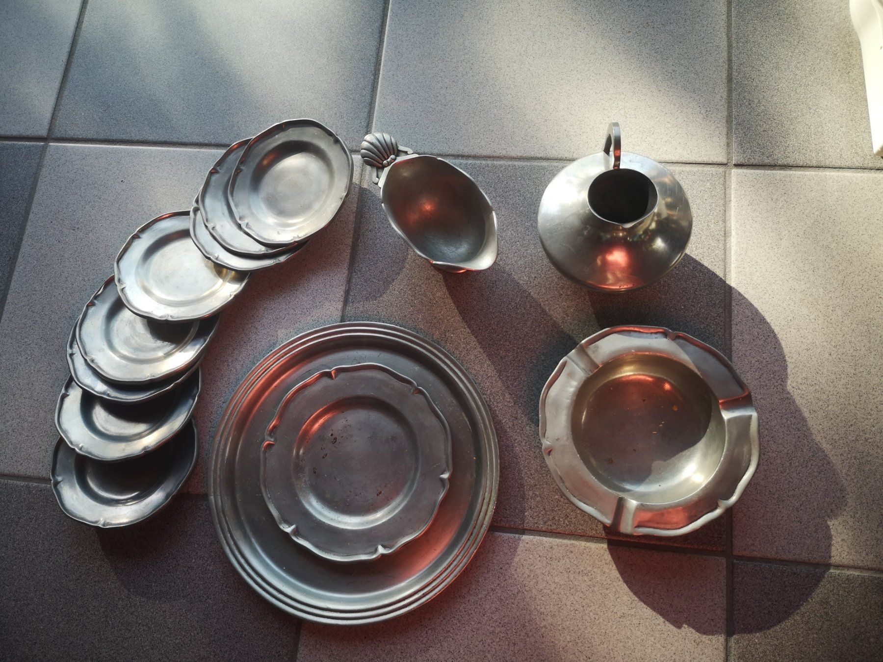 Set di piatti: lot 10 pièces en étain – Usato da Boudry venduto da Philippe5161