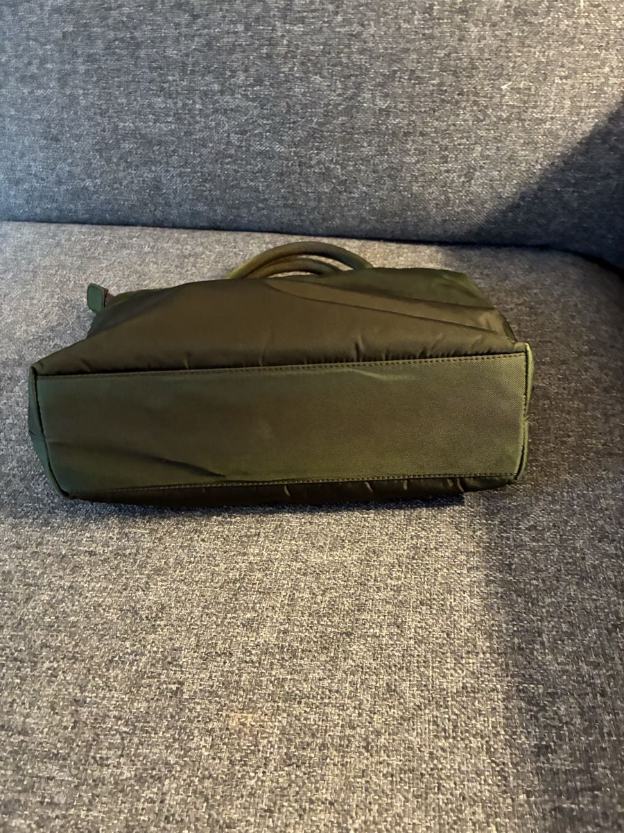 Prada Borse da donna: Sac à main Prada mini triangle en toile kaki  – Usato da Lausanne venduto da Titivintage 2