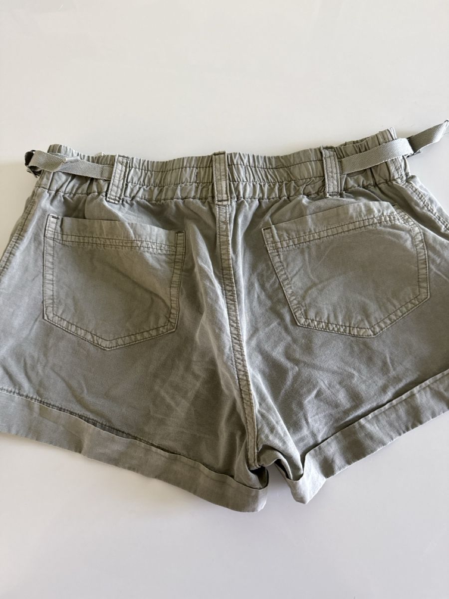 Pull&Bear Pantaloni: Kurze Hose PULL&BEAR Khaki Grösse 36 neuwertig – Nuovo (secondo la descrizione) da Freidorf TG venduto da nad_fxh7 3