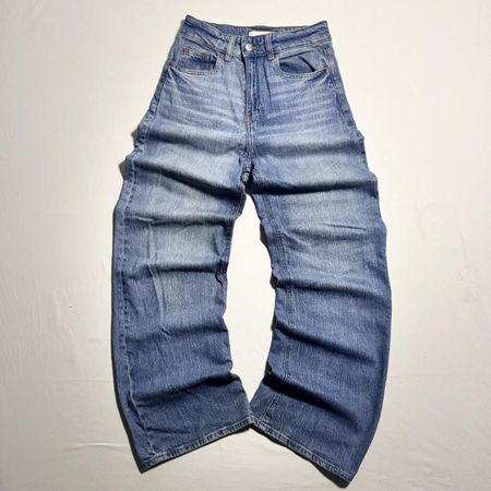 H&M Light Wash Straight Jeans – Vintage Fade