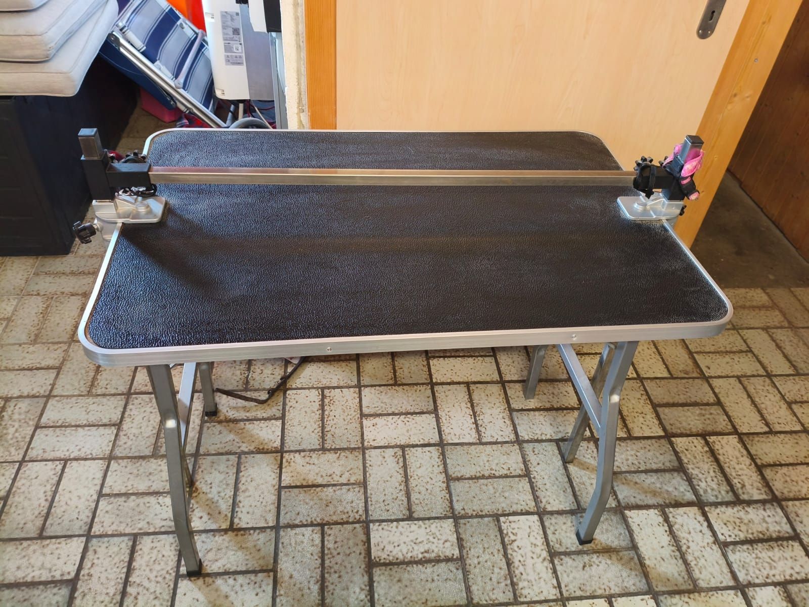 Tavoli: Frisiertisch für Hunde – Usato da Eschenbach LU venduto da Bxdriver89