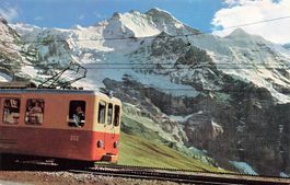 Kleine Scheidegg BE Bergzug mit Jungfrau 4158 m Bahn