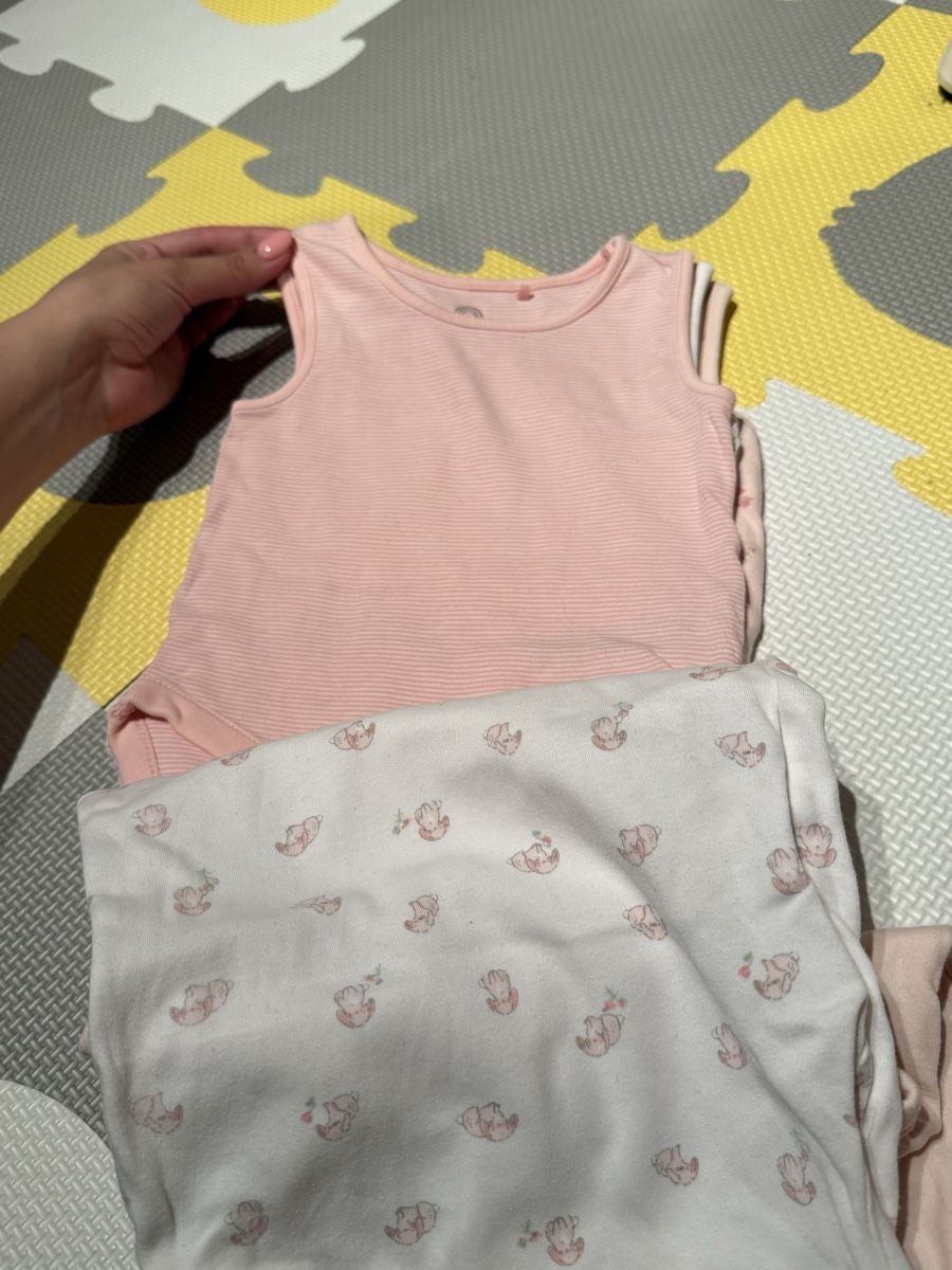 Next Lotti & Set di vestiti: Next Baby vests 6-9 months. 5 Pack. Great condition. – Usato da Uerkheim venduto da yak_5tb7 2