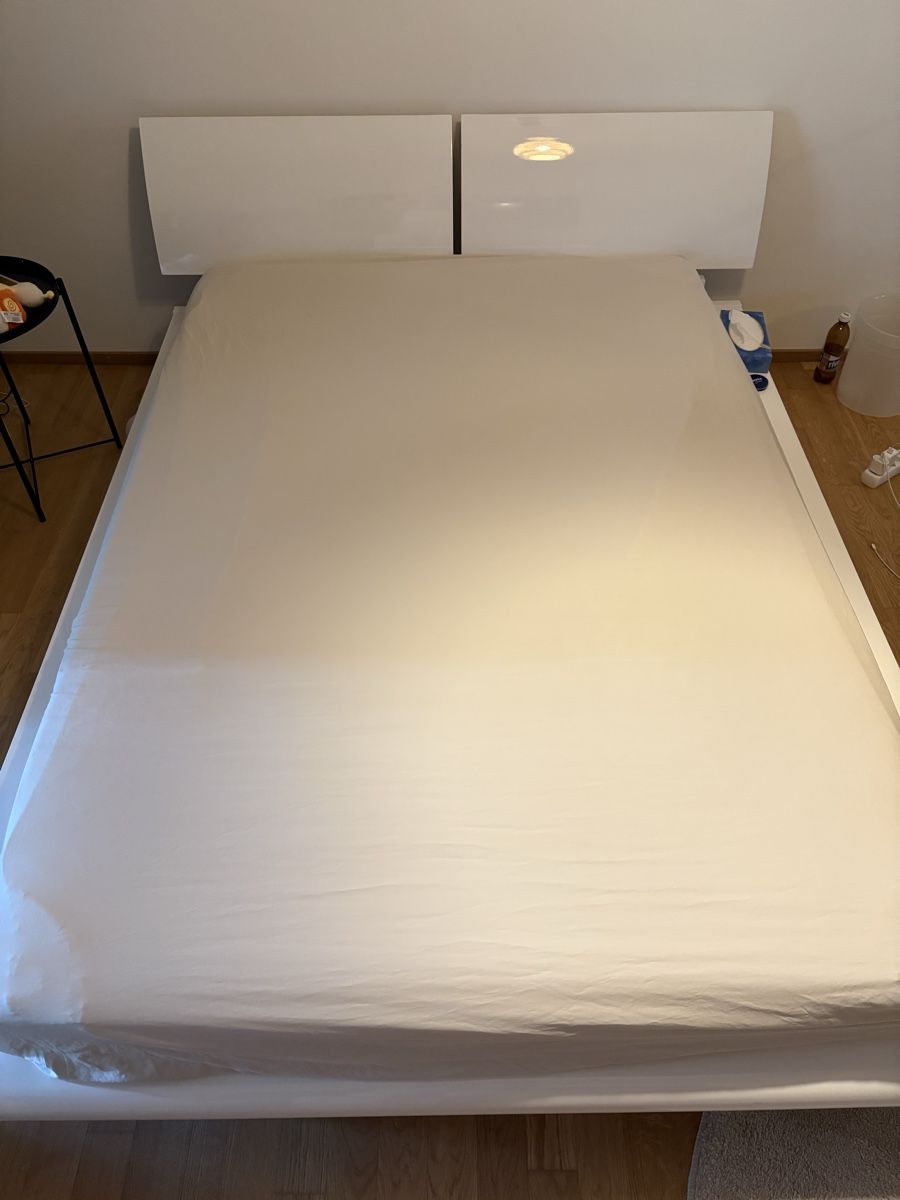 Betten: 140x200cm Bett zu Verkaufen – Gebraucht aus Horw von vivianearnold_ 3