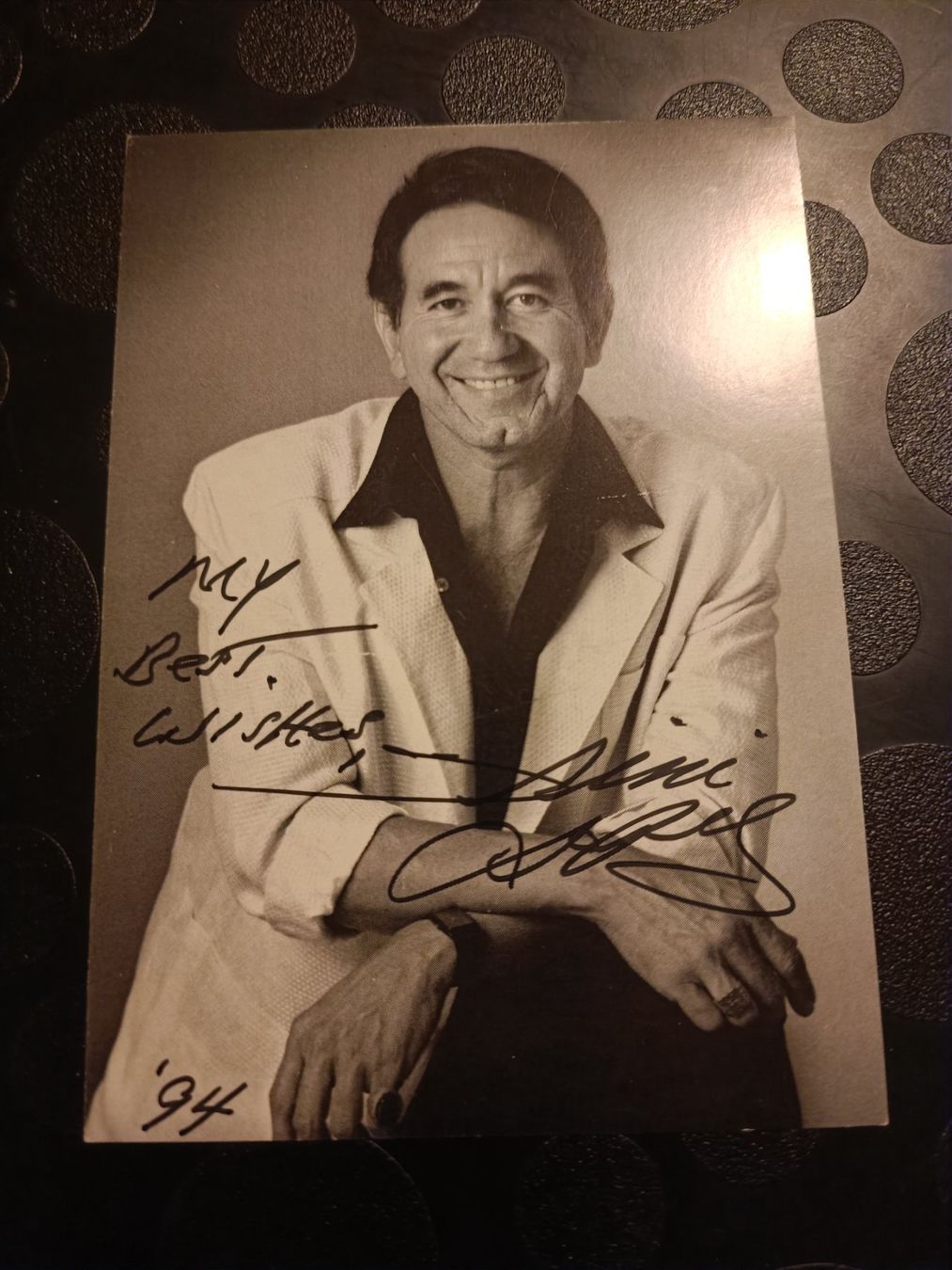 Autografi: Trini Lopez -  handsignierte Autogrammkarte – Usato da Menziken venduto da Artographs