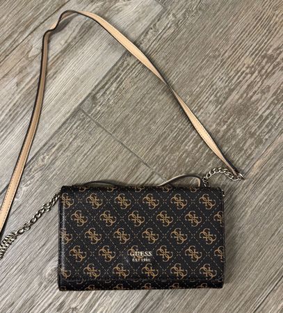 Original GUESS Umhängetasche / Wallet Bag mit Kette - Braun/