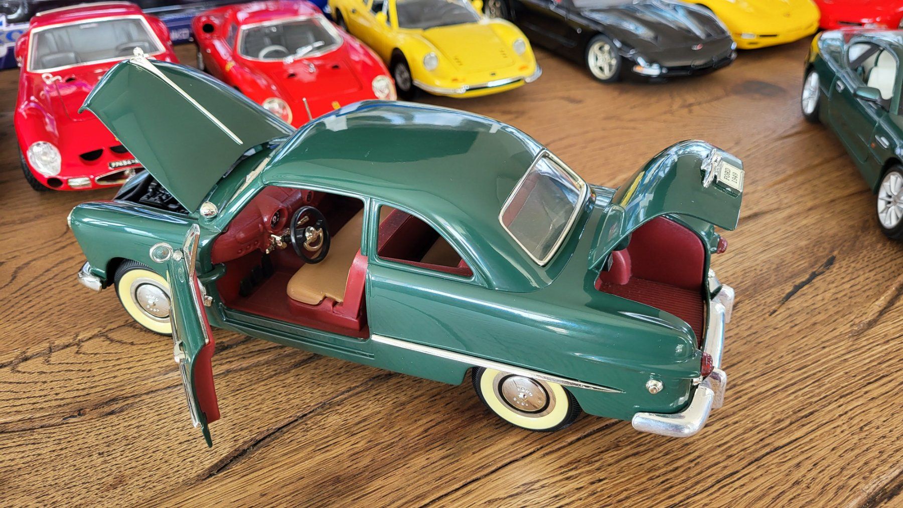 Modellautos: Ford 1949 1:18 Mira – Gebraucht aus Rothrist von Juana5 3