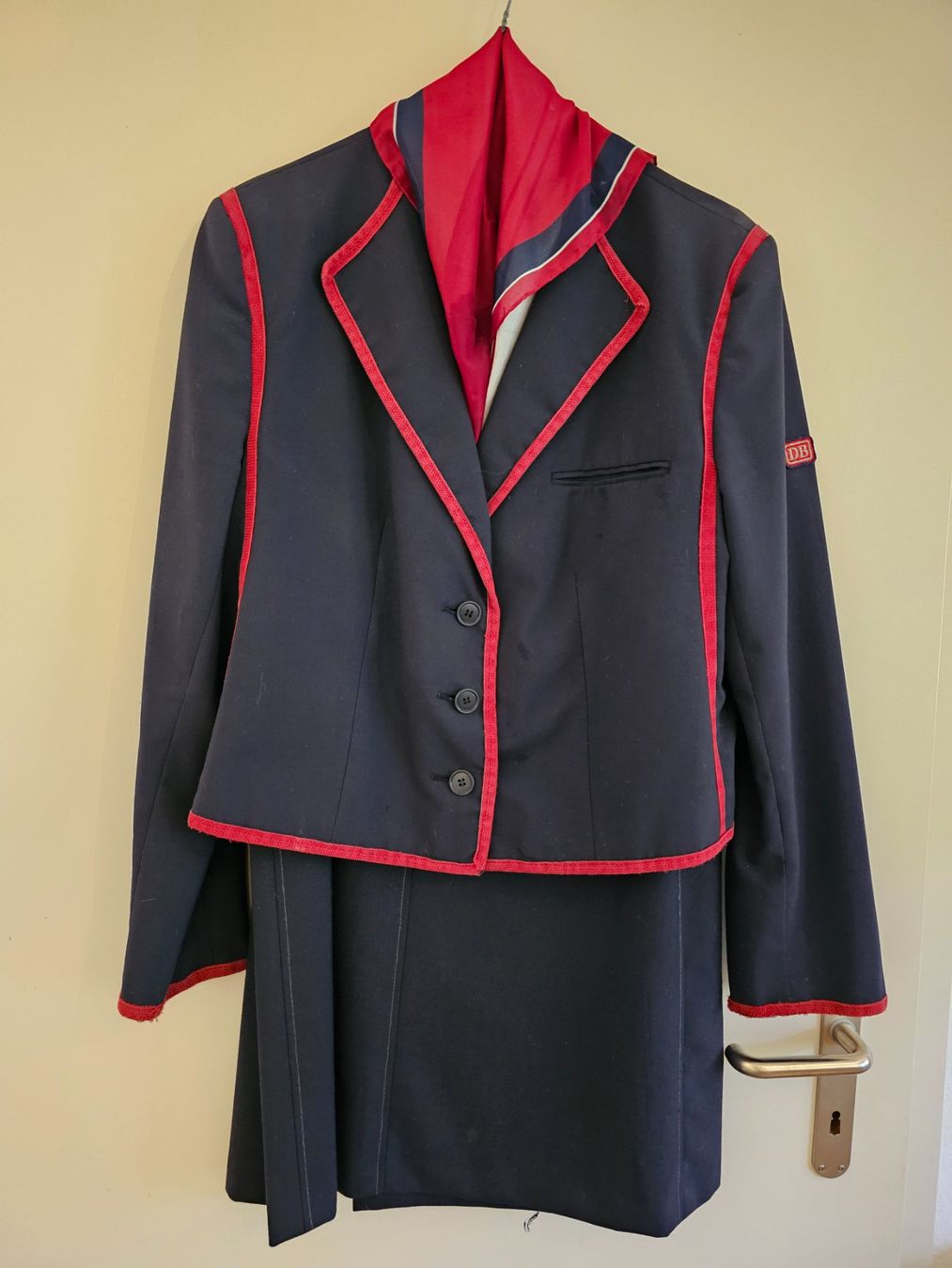 Uniformi: Damen Uniform Zugpersonal DB – Usato da Kaufdorf venduto da Sj1