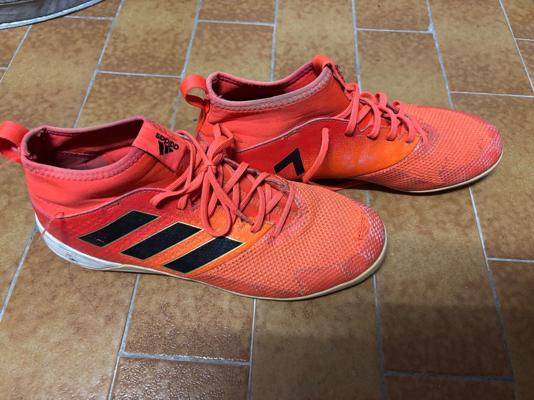 Adidas Scarpe da uomo: Fussballschuhe, Hallenschuhe – Usato da ZOLLIKON venduto da FamilleArleti 1