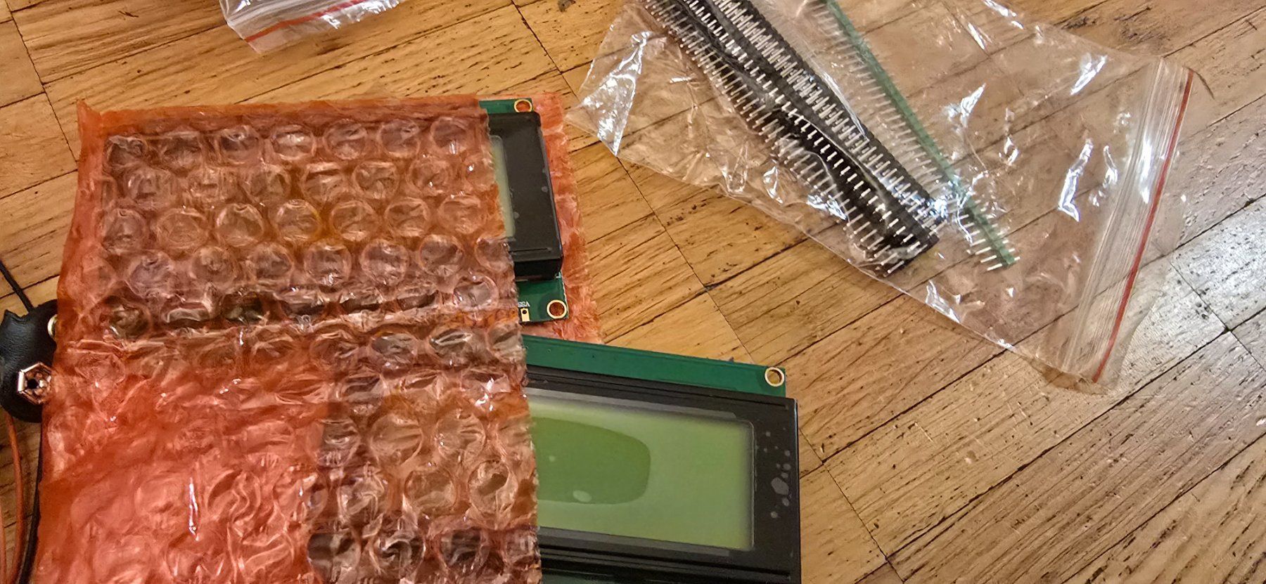 Componenti elettronici: Elektronik Bastelset: LEDs, LCD Module, Kabel, Pins, uvm. 4 – Nuovo e nell'imballaggio originale da Geroldswil venduto da Mveit 1