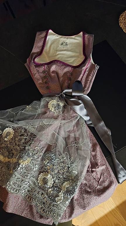 Vestiti: Dirndl, Marke Wiesenshop – Usato da Bellikon venduto da est_2vl5