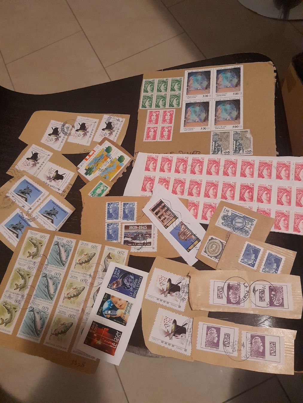 Alle Briefmarken: Collection de timbres divers, idéal pour les collectionneurs – Gebraucht aus Marly von globetrotter1723 2