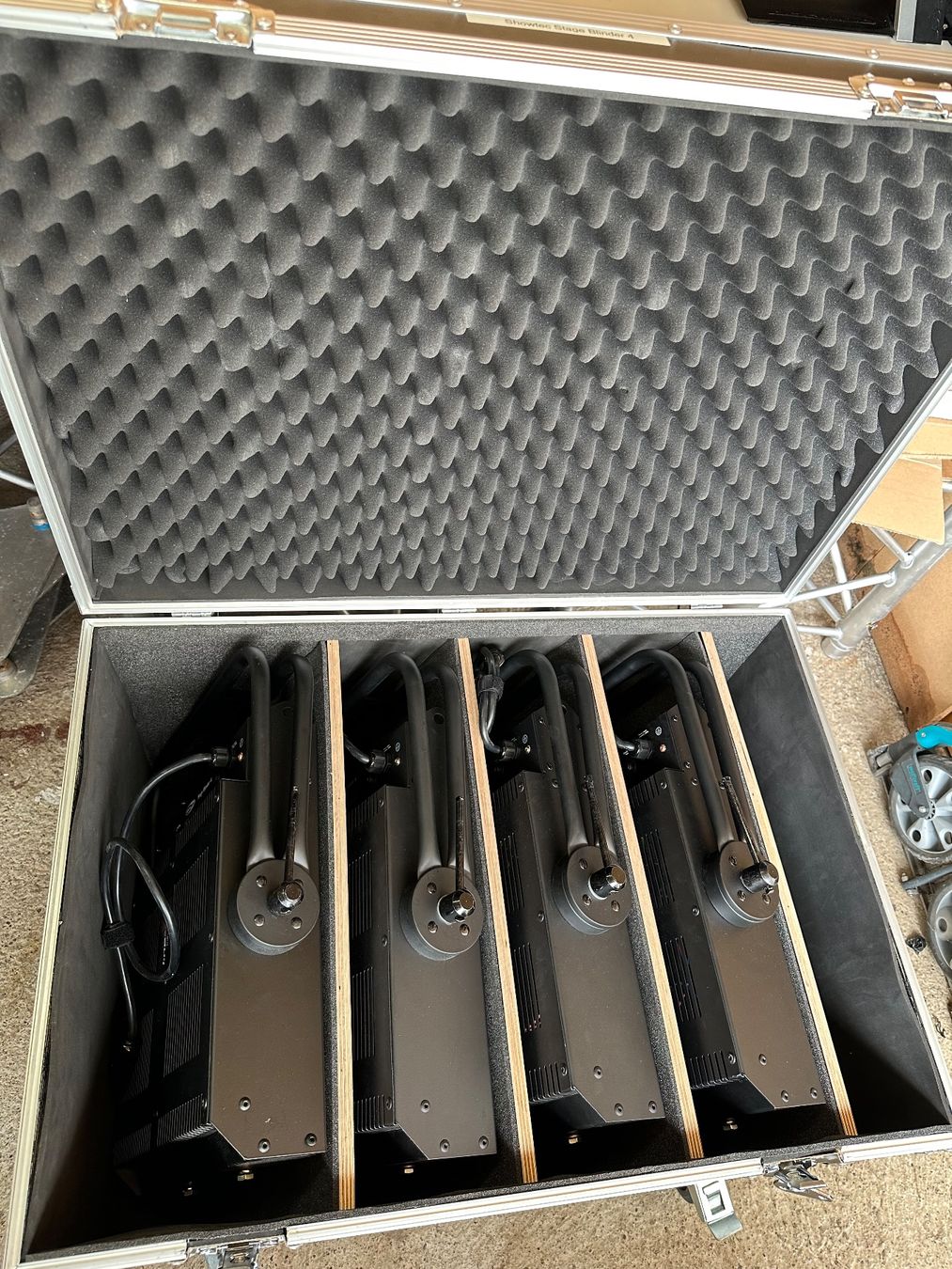 Showtec Lampen: Showtec Stage Blinder 4 DMX – Gebraucht aus heiligenschwendi von Line-out 6