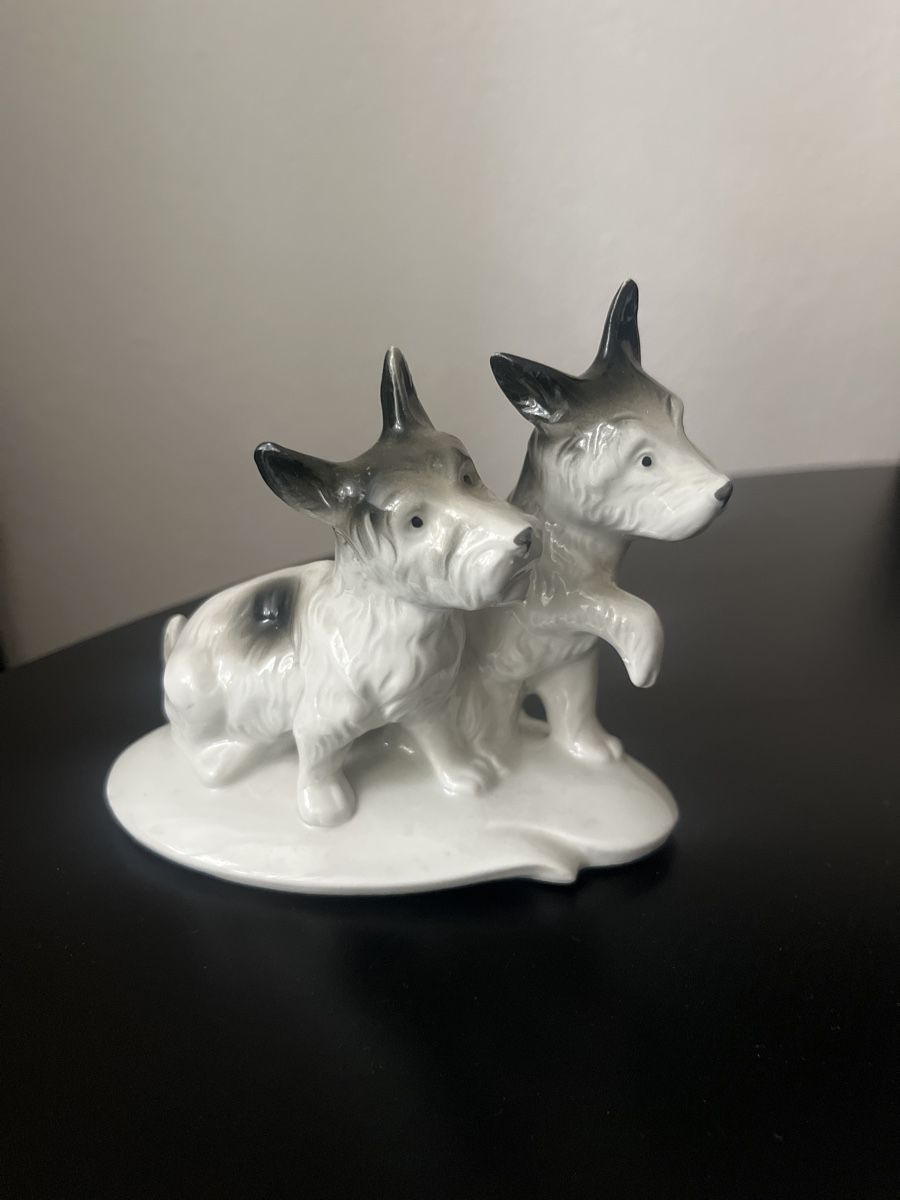 Statuette: Ceramic Scottie Dog Figurine – Usato da Zürich venduto da Nowstalgia 2