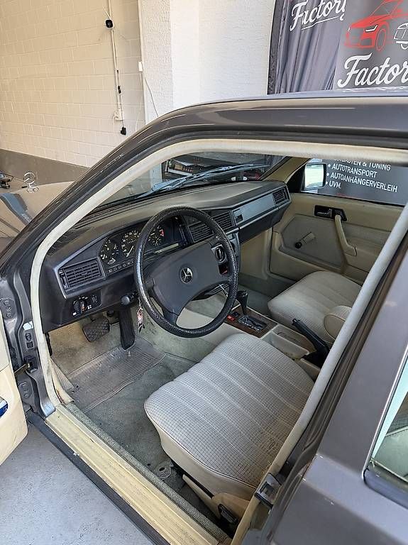 Autos: Mercedes-Benz 190E 2.0 Automat – Gebraucht aus Münchwilen AG von Vinnis 4