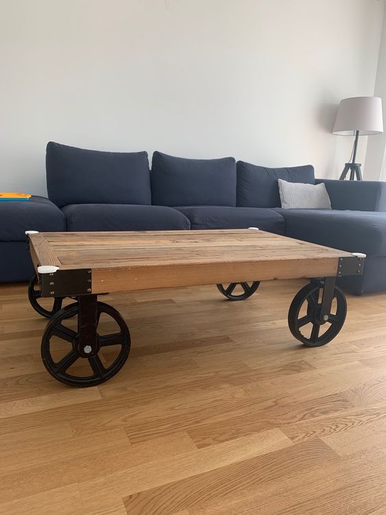 Couchtisch mit Rädern (Gebraucht) in Erlenbach ZH für CHF 120 – nur ...
