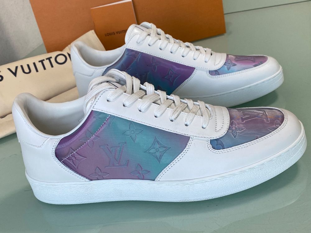 Louis Vuitton Scarpe da uomo: LOUIS VUITTON Rivoli Reflektier Monogramm Low Sneaker 41 NEU – Nuovo e nell'imballaggio originale da Kreuzlingen venduto da kruezbiz