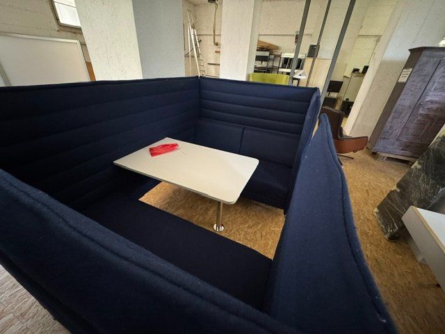 Vitra Divani: Vitra Alcove Cabin Highback mit Tisch – Usato da Zollikofen venduto da OberliAG 3