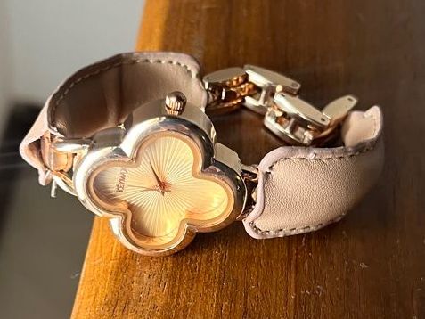Orologi: montre trèfle rose or, neuve. – Nuovo (secondo la descrizione) da Genève venduto da eli_f6dr 1