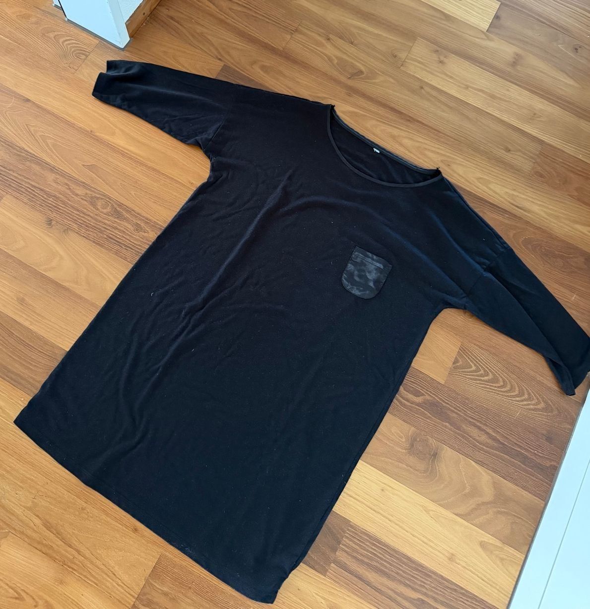 T-Shirts: Longshirt Gr. L black Pyjama oder sonst zu tragen – Gebraucht aus Horw von Muger3