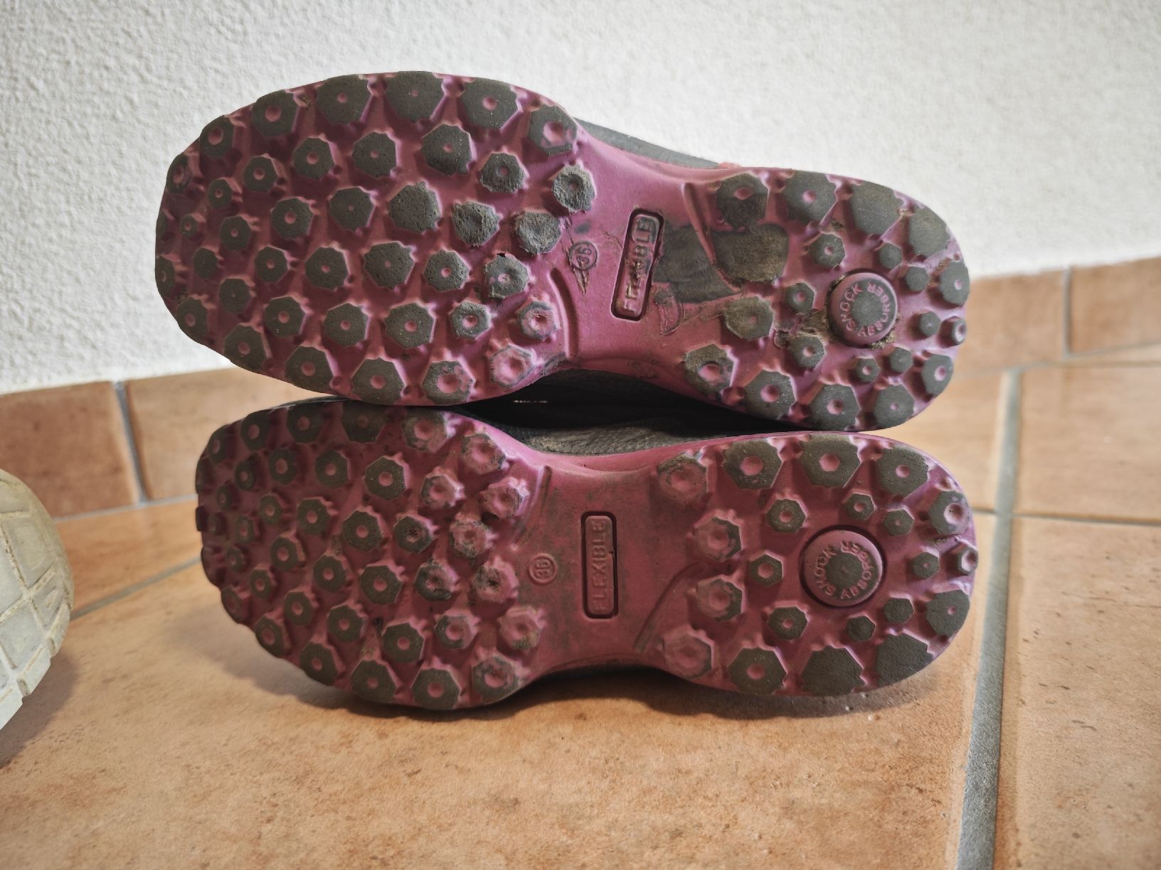 Scarpe per ragazze: Wanderschuhe und Turnschuhe Puma Gr. 36 – Usato da Bichelsee venduto da Raoul06 5