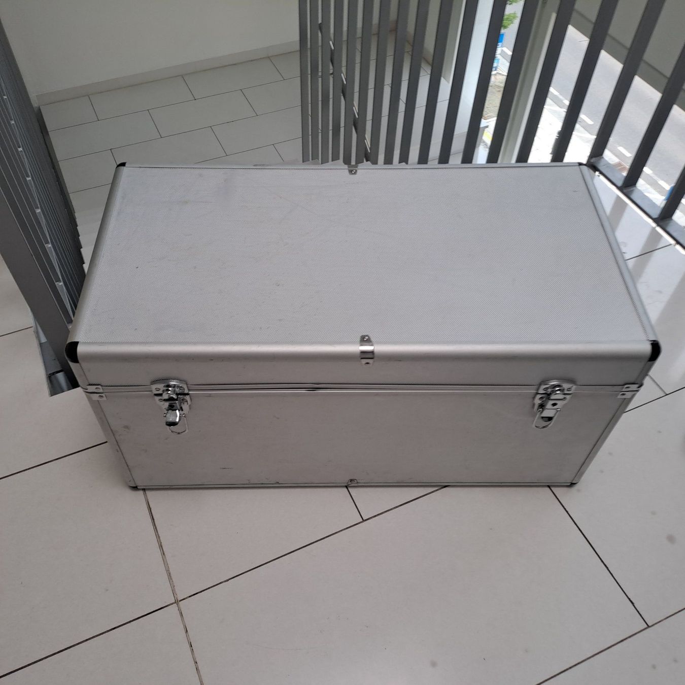 Valises de voyage: Alukoffer mit 20 Fächern – D'occasion à Horw par Apolo750