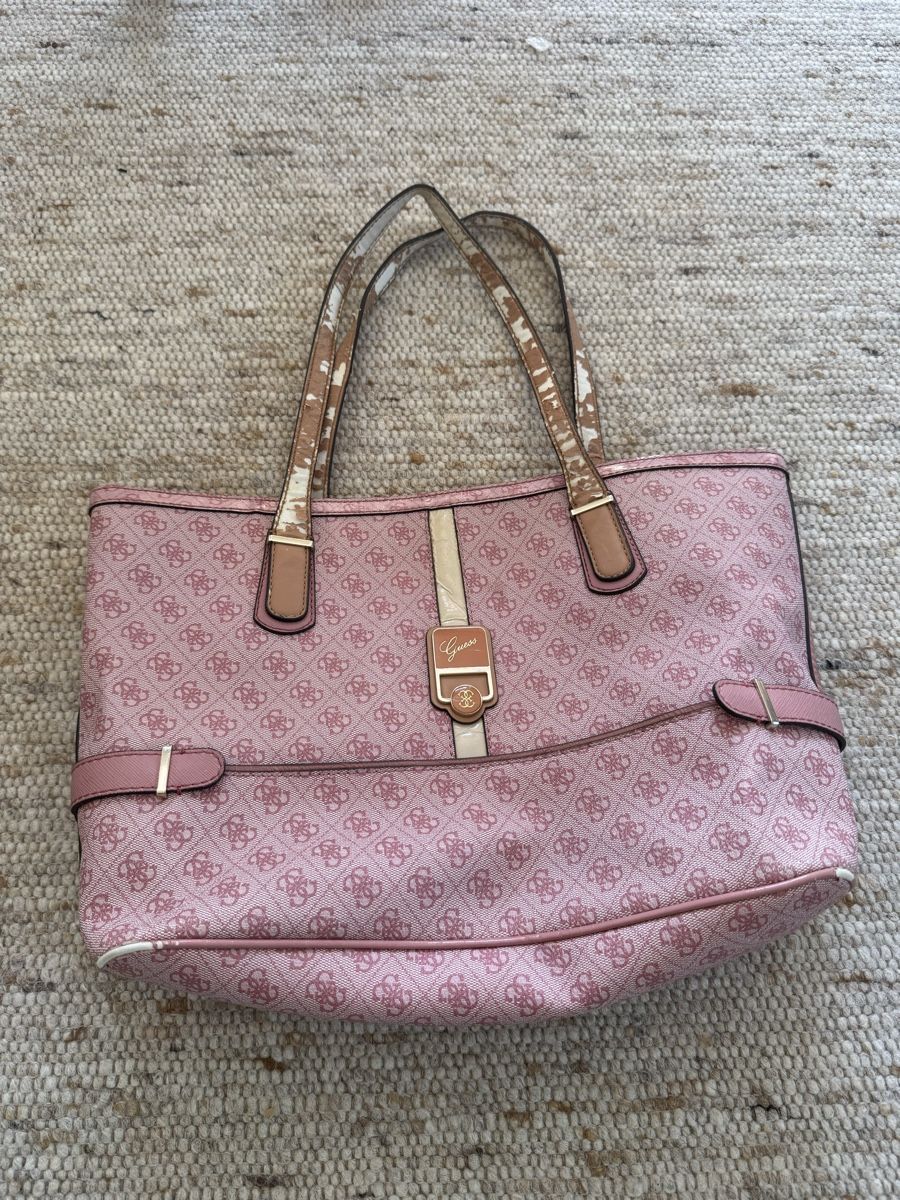 Guess Taschen für Damen: GUESS Tasche in Pink/Rosa – Gebraucht aus St. Gallen von fraurose