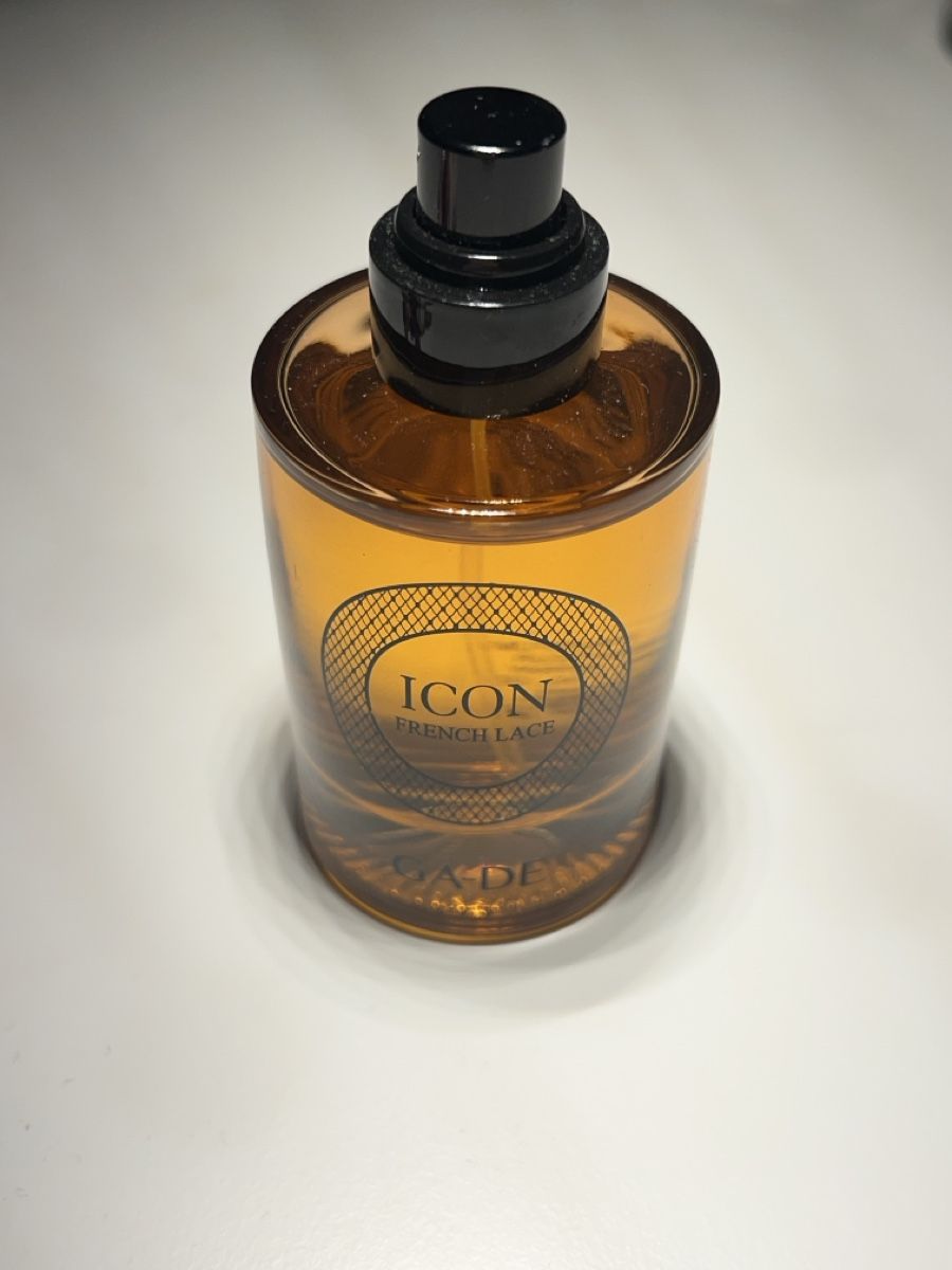 Profumi & Eau de Toilette: C Icon French Lace Eau de Parfum 40ml – Usato da Zürich venduto da elisa.gotte