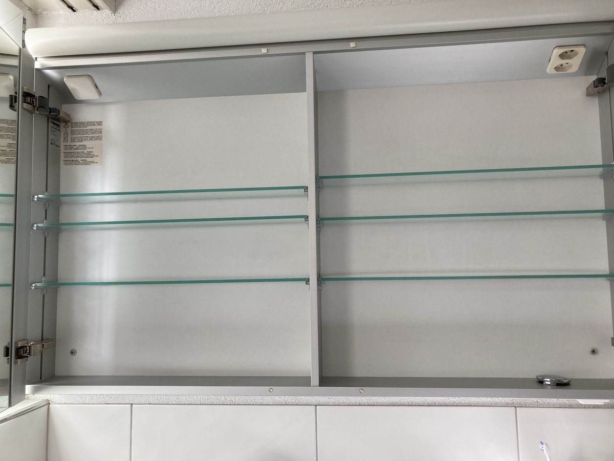 Armadietti a specchio: Spiegelschrank Schneider – Usato da Riedt b. Erlen venduto da Bonsaifan 1
