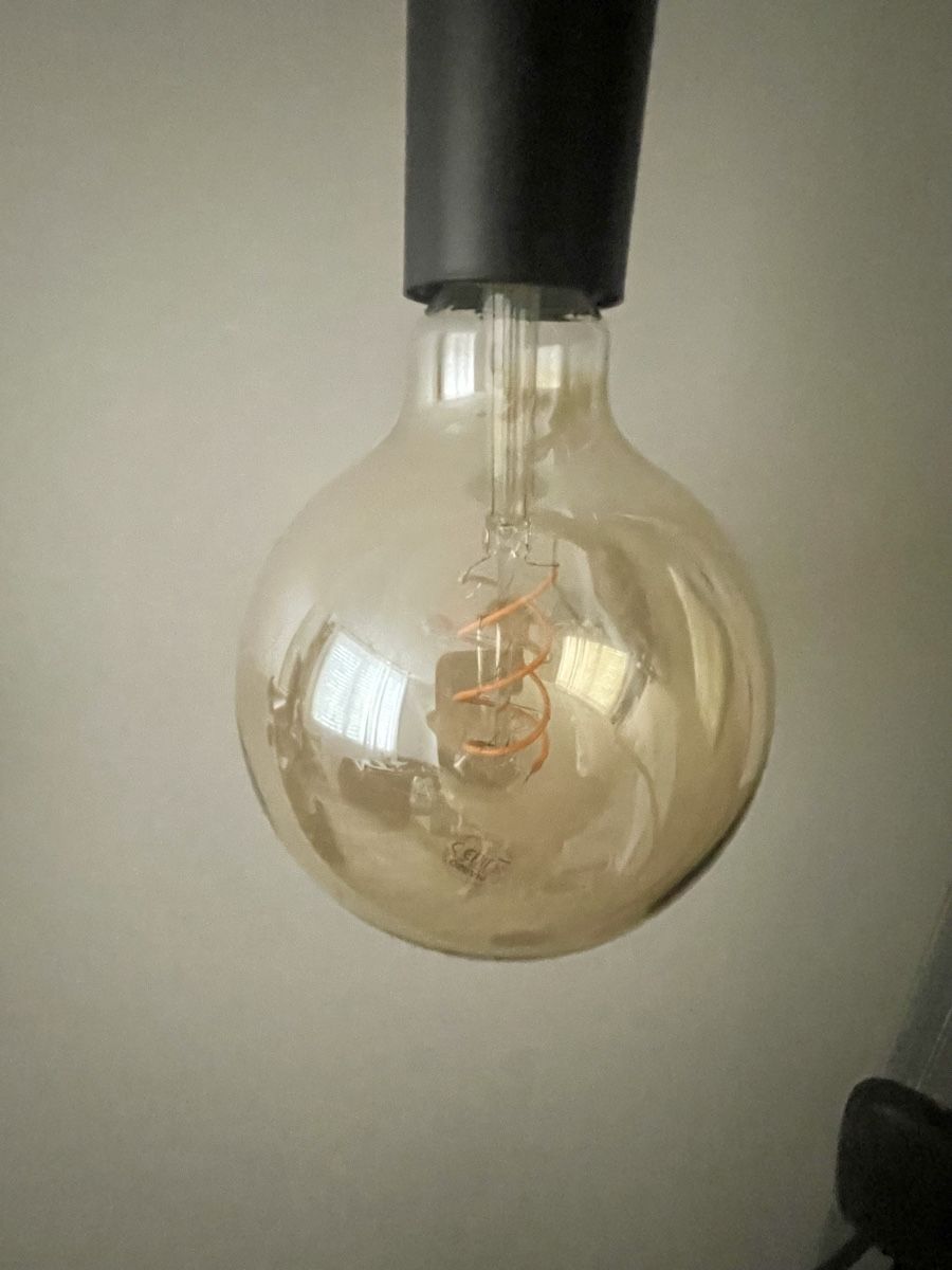 Lampes: Stehlampe schwarz Holz Metall Lampe – D'occasion à Gelterkinden par QuackMa 1