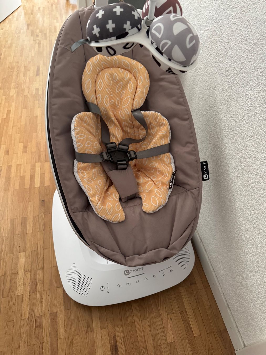 4moms Sdraiette & Sdraiette a dondolo: 4moms MamaRoo 5 Classic – Usato da Sierre venduto da bge_86yh