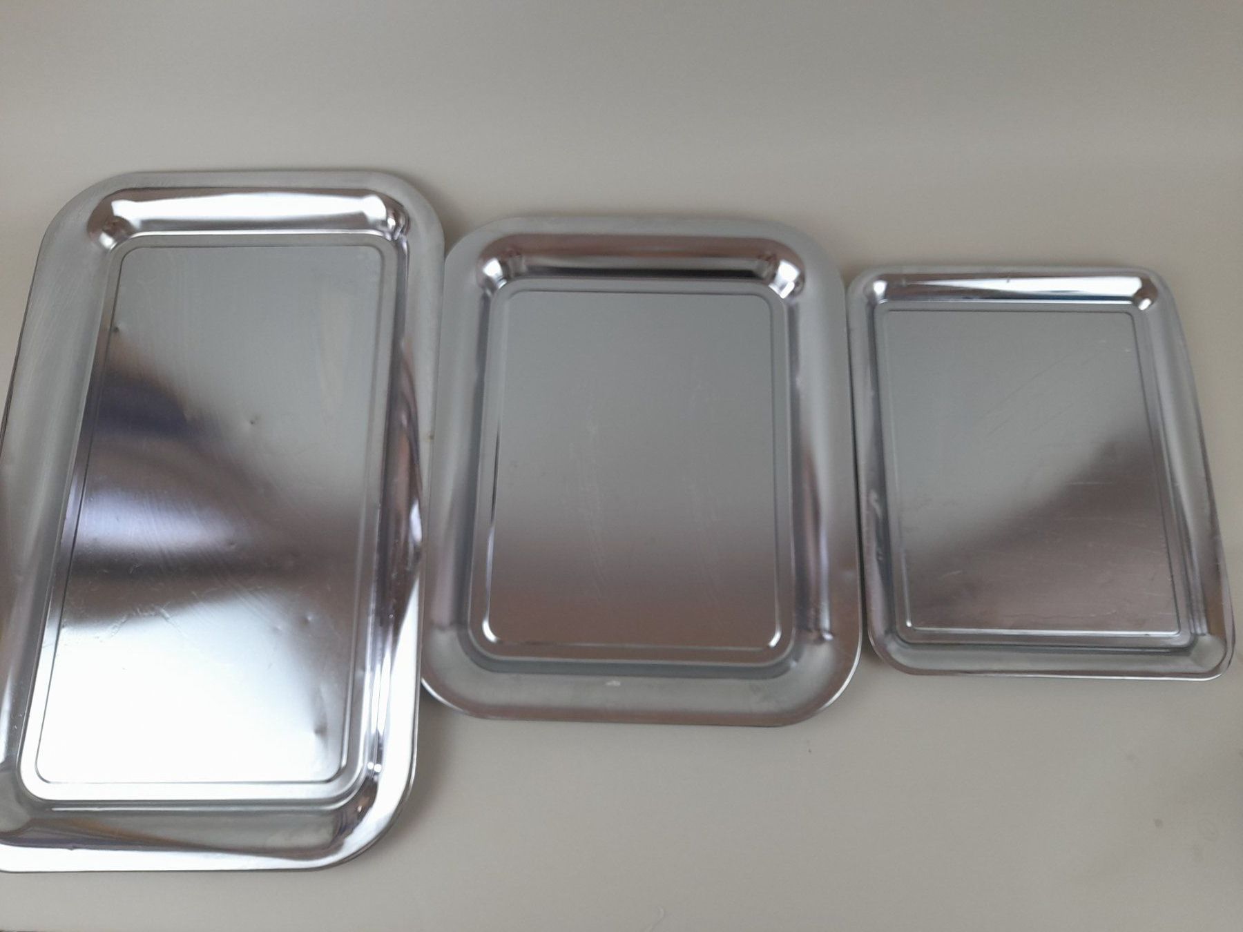 Servierplatten: Anrichteplatten Metall 3er Set – Gebraucht aus Liebefeld von Restwert_Liebefeld