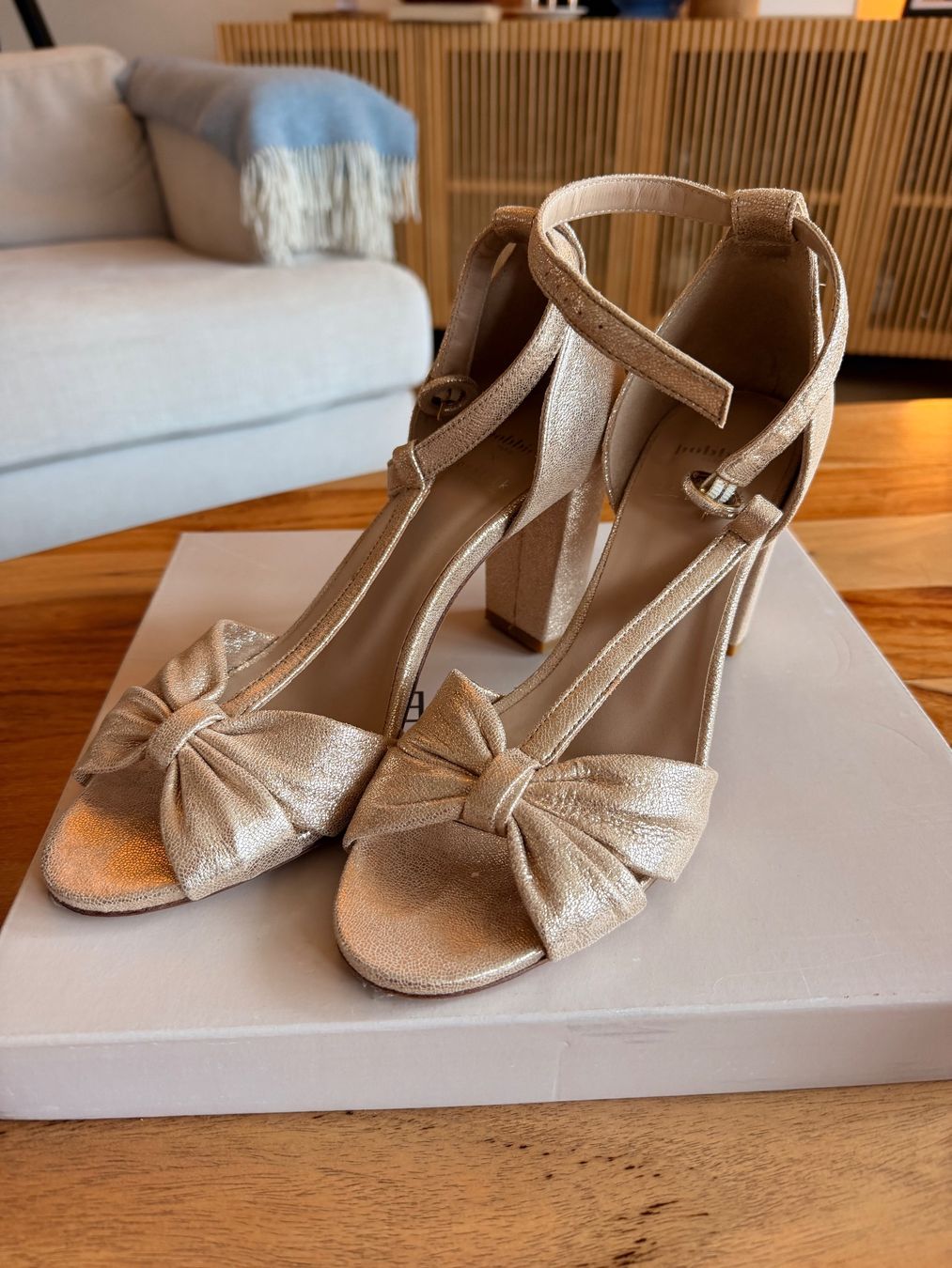 Bobbies Damenschuhe: Sandale à talons – Neu (gemäss Beschreibung) aus Zürich von mar_n8vs 1