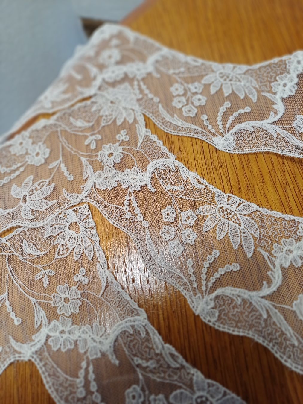 Tissus: 20 Teilige Kragenspitzen mit Einigen Defekten – D'occasion à Gächliwil par lesidees 1