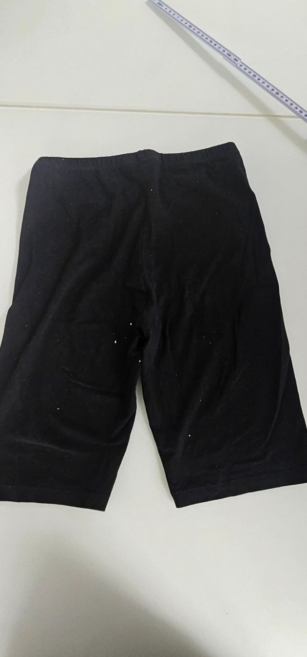 Pantaloni: Schwarze Shorts Gr. L – Usato da Azmoos venduto da Jadejo 2